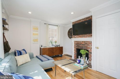 1233 Lombard St, Philadelphia, PA 19147-1131