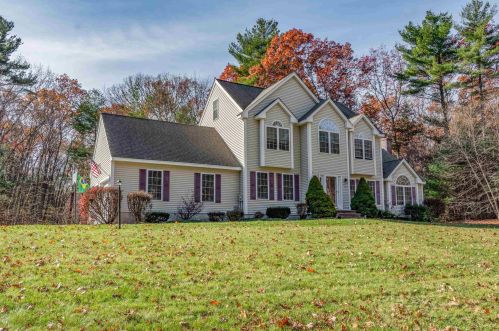 2 Evergreen Dr, Plaistow, NH 03865-2563