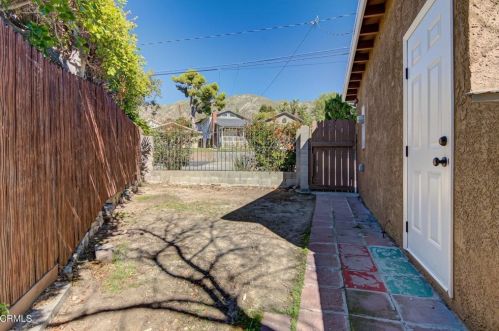 2902 El Caminito, Glendale CA 91214-2005 exterior