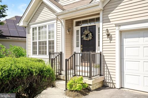 17 Atrium Dr, Trenton, NJ 08620-9641
