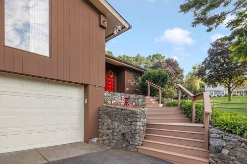 27 Westwood Rd, Lincoln, RI 02865-3118
