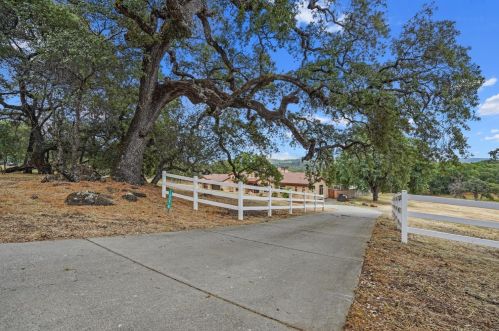 15078 Wolf Rd, Grass Valley, CA 95949-8134