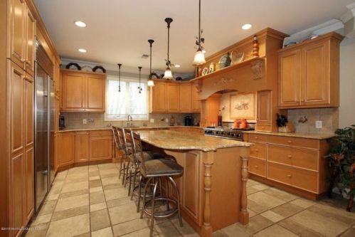 2 Flomar Ave, Leonardo, NJ 07737-1304