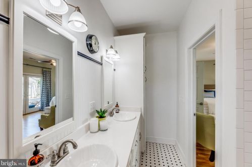 2009 Grace Church Rd, Silver Spring MD 20910-2116 exterior