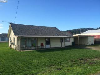 613 Central Ave, Sutherlin OR  97479-9651 exterior