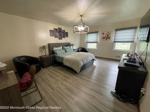 95 Oak Hill Rd, Middletown NJ 07748 exterior