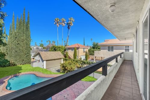 15751 Morrison St, Van Nuys CA  91436-1543 exterior