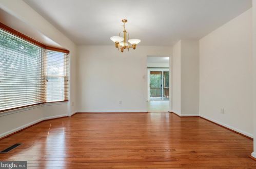 125 Snowy Owl Dr, Silver Spring MD 20901-1656 exterior