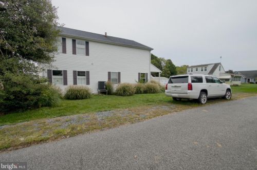 4907 Mariners Dr, Shady Side MD 20764-9752 exterior