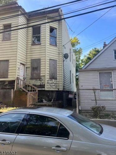 15 Highland Ter, Irvington, NJ 07111-3720