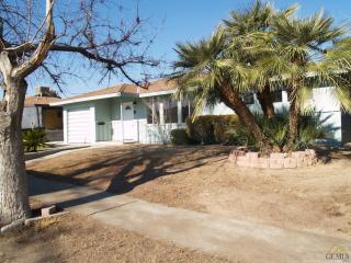208 Calvin St, Taft, CA 93268-2510