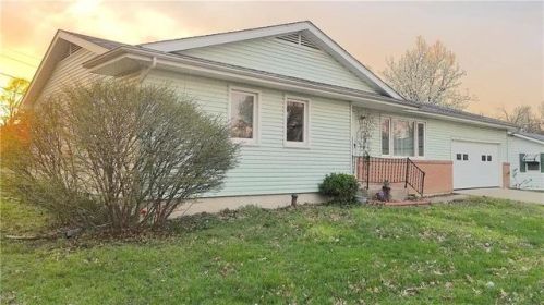521 Hayes St, Garnett, KS 66032-2163