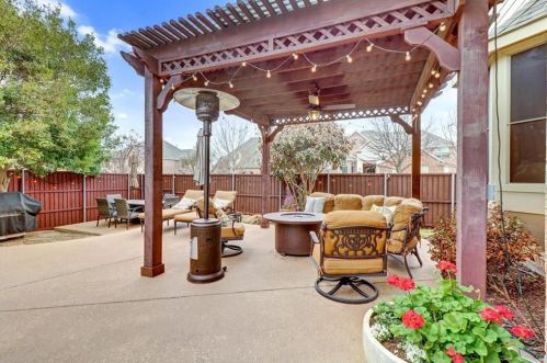 2540 Grn Oak Dr, Carrollton TX 75010-4221 exterior