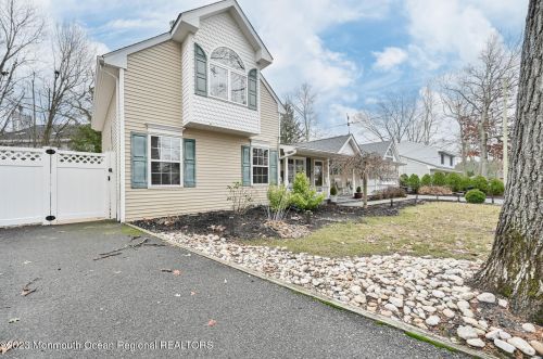 233 Cherokee Trl, Lacey, NJ 08731-4242