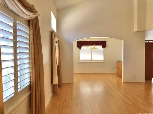 383 Ainahou St, Honolulu, HI 96825-1510