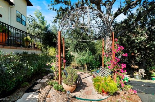6014 Fairview Pl, Calabasas, CA 91301-1852