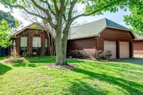 6947 Cedar Knoll Dr, Dallas, TX 75236-2506