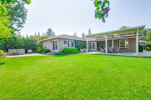 23 Carriage Ct, Los Altos, CA 94022-1773