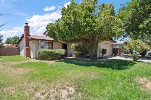 842 Pillsbury St, Lancaster, CA 93535-3210