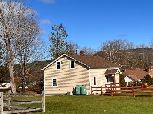 389 Chestnut St, Unity, NH 03743-5854