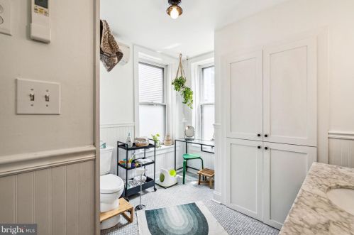 240 Fairmount Ave, Philadelphia PA  19123-2928 exterior