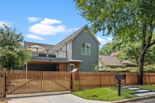 904 Cherico St, Austin TX  78702-3702 exterior