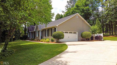 1405 Lake Dow Rd, Mcdonough GA  30252-3054 exterior