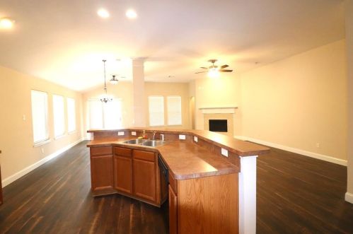 8213 Summer Stream Dr, Fort Worth TX  76134-8458 exterior