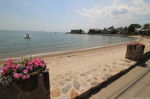 32 Nearwater Rd, Norwalk CT  06853-1715 exterior