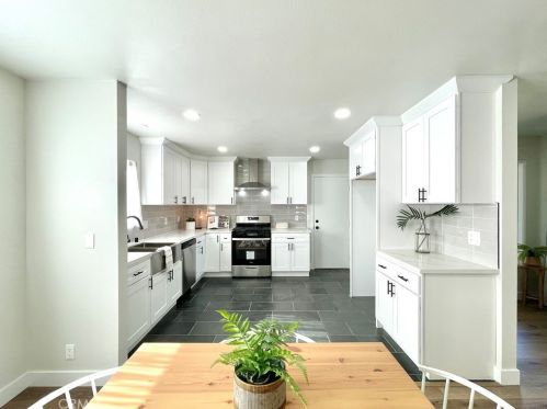 2525 Raitt St, Santa Ana CA 92703-3666 exterior