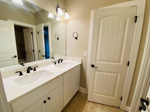 6017 Grand Marina Cir, Gainesville GA  30506-7828 exterior