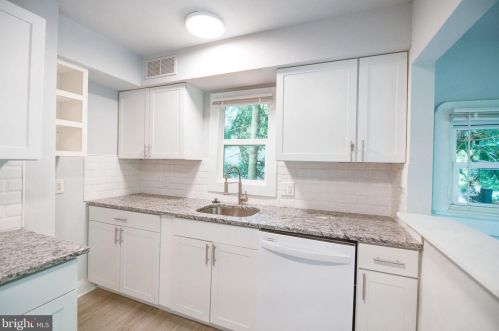 75 2nd Ave, Pine Hill, NJ 08021-6182