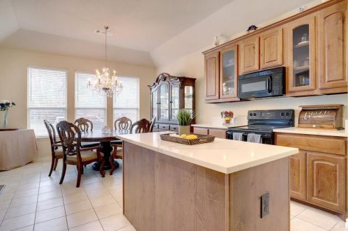 6321 Lake Side Dr, Fort Worth TX 76179 exterior