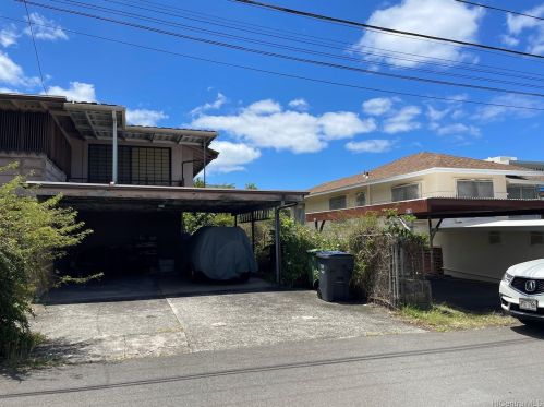1835 Sereno St, Honolulu, HI 96817-2318