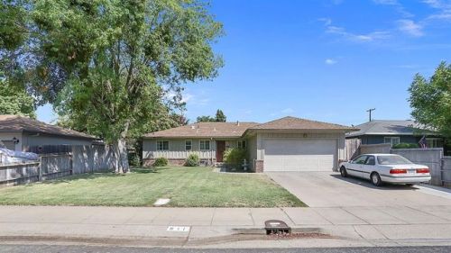 911 Park St, Lodi, CA 95240-5123