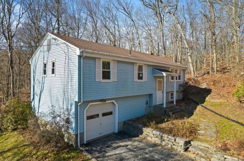 51 Harbor Rd, Colchester, CT 06415-2105