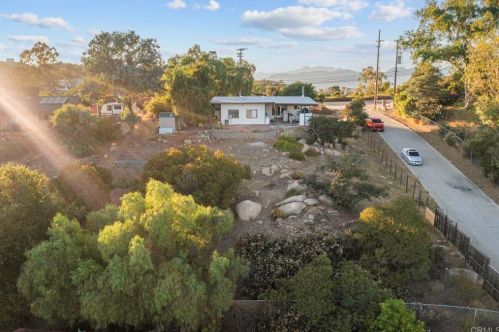 497 Mountain View Rd, El Cajon, CA 92021-3849