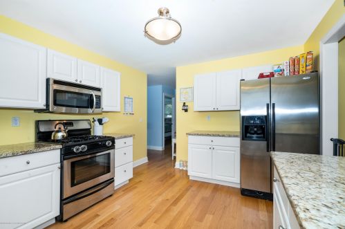 40 Baldwin Ave, Middletown, NJ 07748-5207