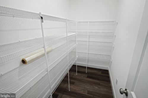 1009 Glen View Dr, York PA  17403-9680 exterior