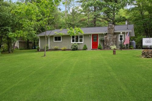 50 Niantic Trl, West Greenwich, RI 02817-1940