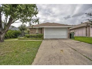 2021 Chalfont Dr, Carrollton TX  75007-2329 exterior