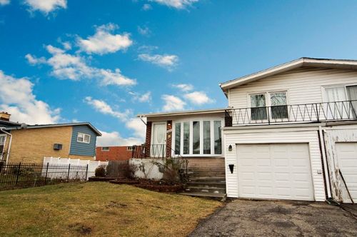 8844 Robin Dr, Des Plaines, IL 60016-5411