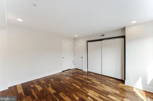 154 Front St, Philadelphia PA  19106-0020 exterior