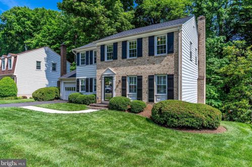 9012 Windflower Ln, Annandale, VA 22003-4057