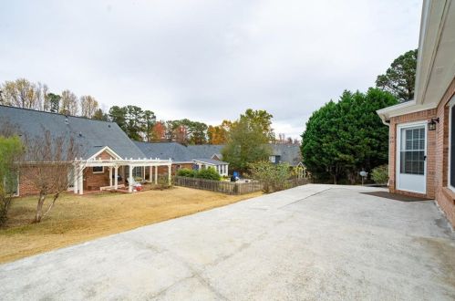 4621 Driftwater Rd, Duluth GA  30096-6284 exterior