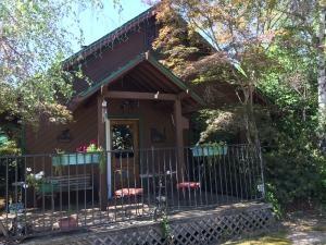 16681 Laverne Ln, Anderson, CA 96007-9557