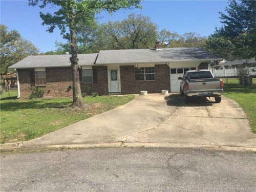 1005 Coronet Cir, Heavener, OK 74937-3806