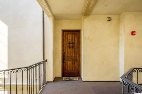 342 Myrtle St, Glendale, CA 91203-2208