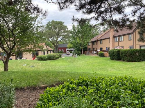1278 Farnsworth Ln, Buffalo Grove, IL 60089-1223