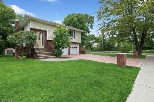 26 Brook Pl, Town Center, NJ 07052-2702